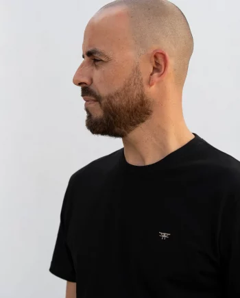 Camiseta negra avioneta camel