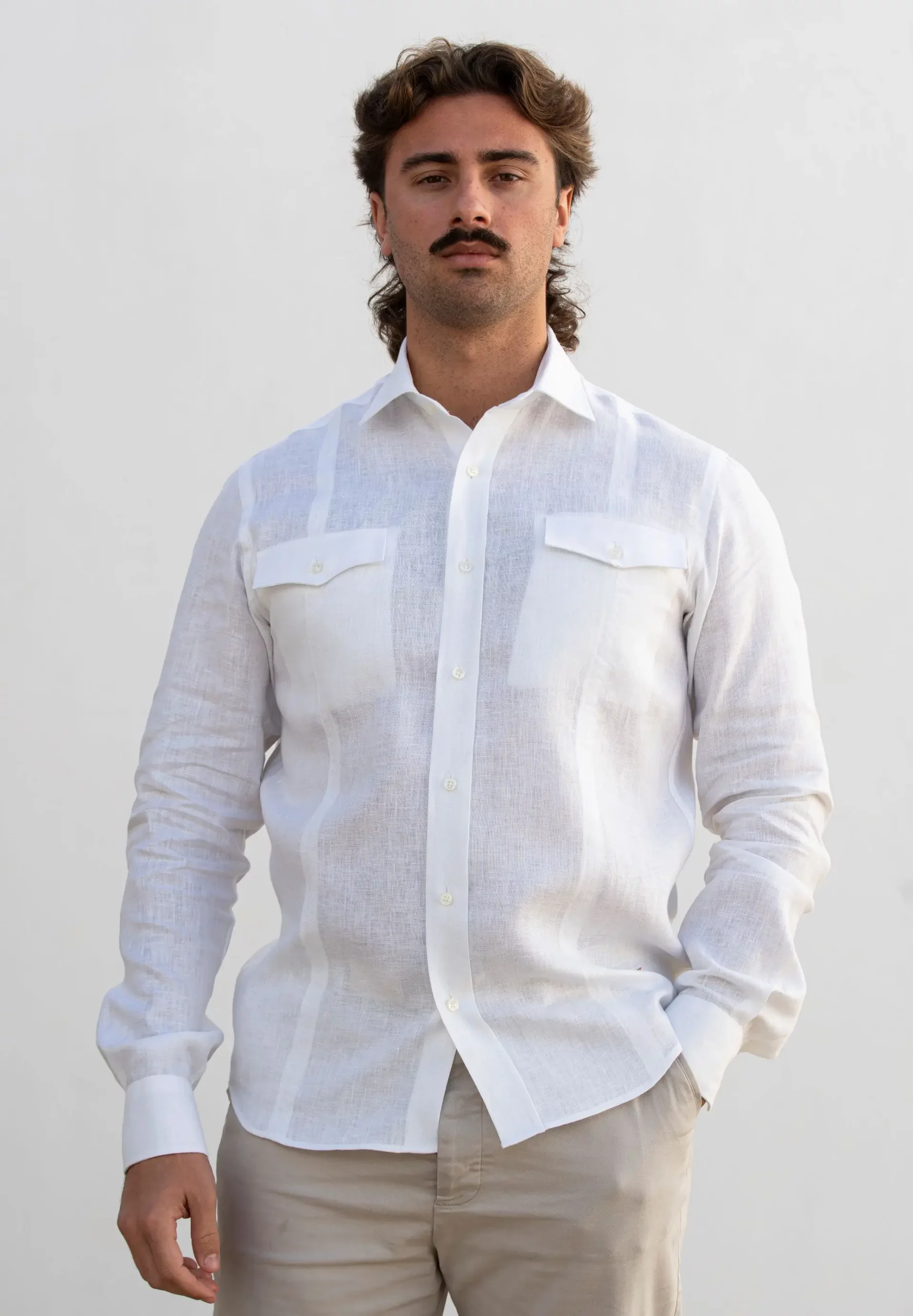 Camisa lino jaretas y bolsillos blanca