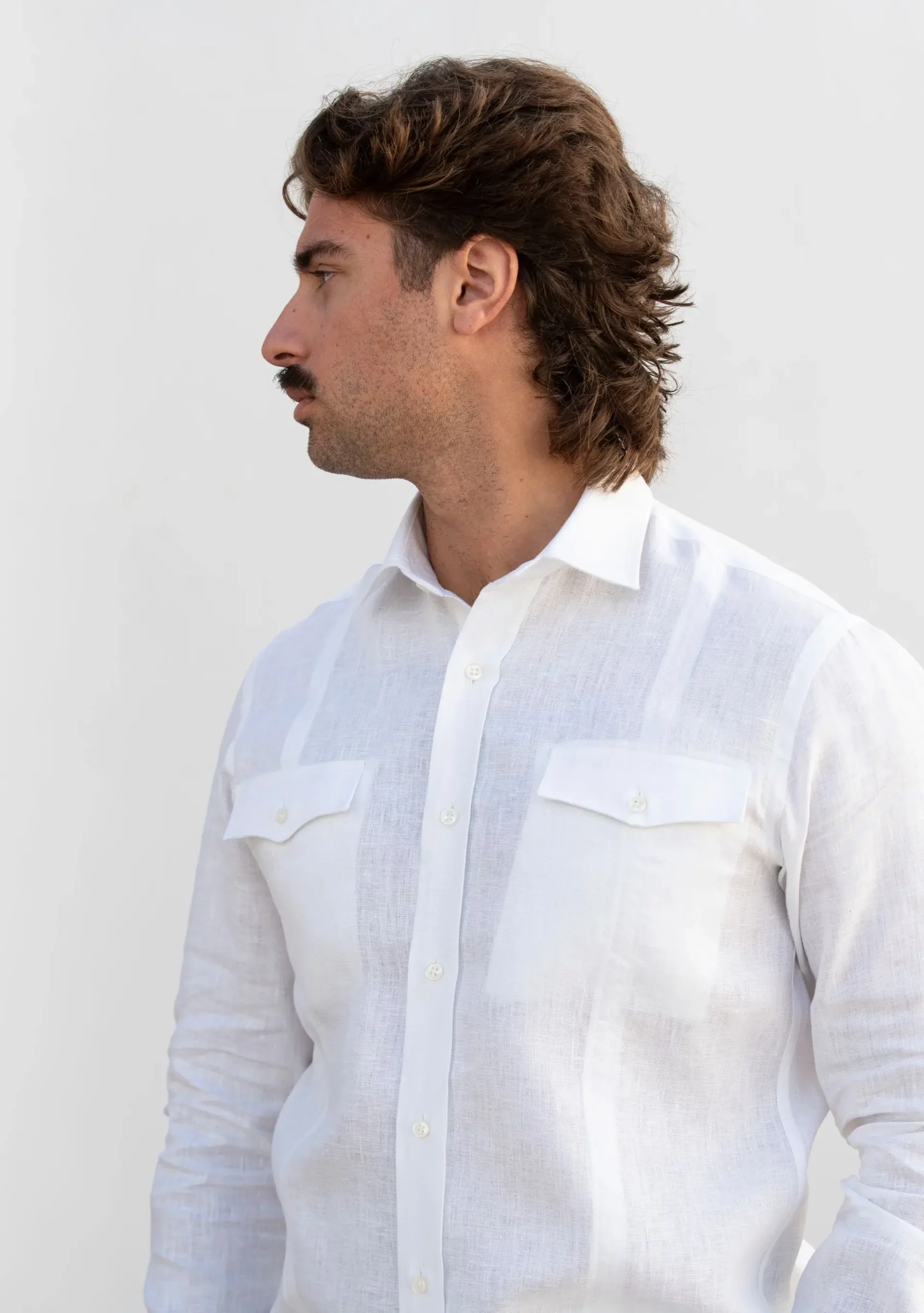 Camisa lino jaretas y bolsillos blanca